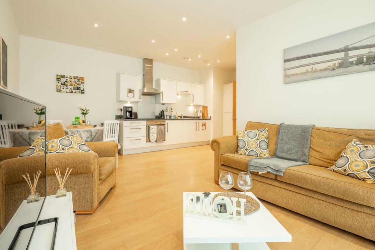 Central Bedford: Two Bedrooms, Breakfast Basket Εξωτερικό φωτογραφία