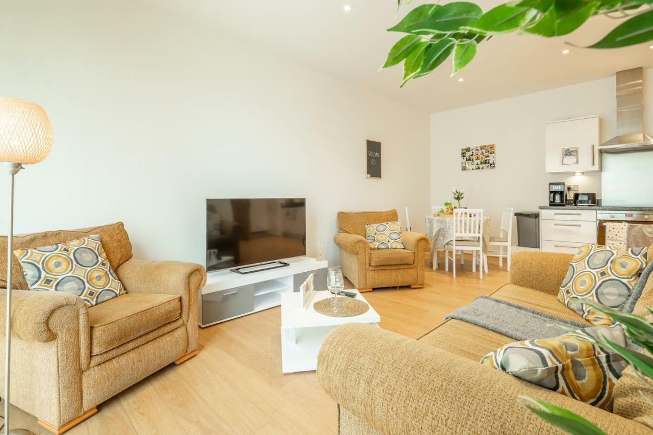 Central Bedford: Two Bedrooms, Breakfast Basket Εξωτερικό φωτογραφία