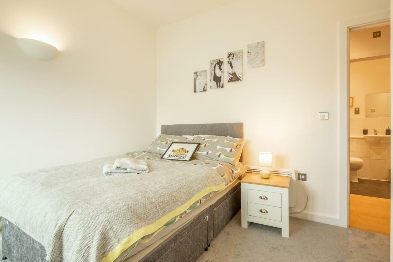 Central Bedford: Two Bedrooms, Breakfast Basket Εξωτερικό φωτογραφία