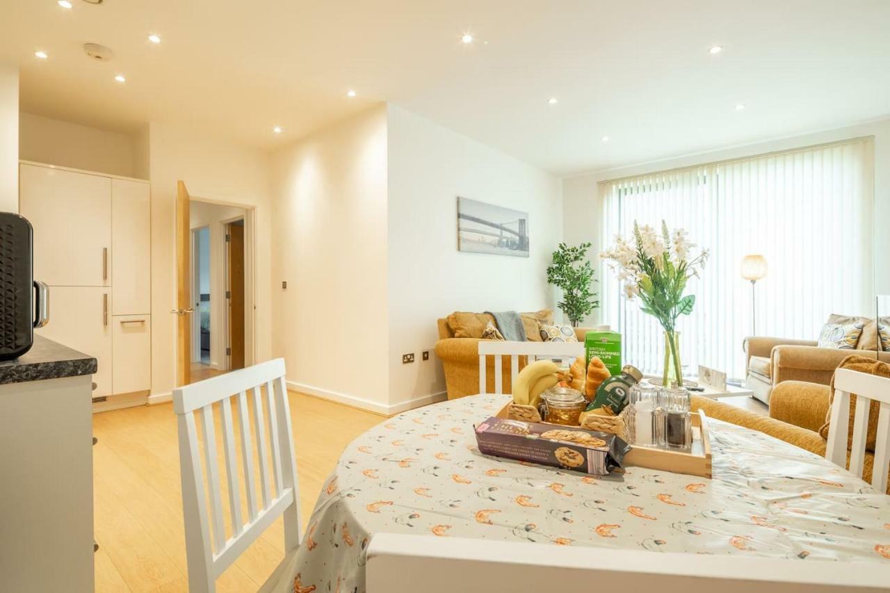 Central Bedford: Two Bedrooms, Breakfast Basket Εξωτερικό φωτογραφία
