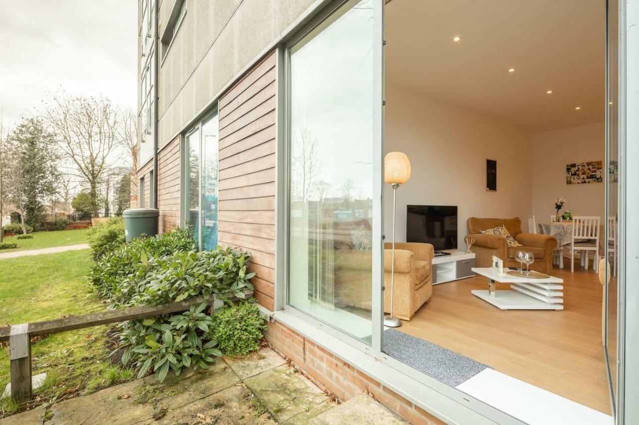 Central Bedford: Two Bedrooms, Breakfast Basket Εξωτερικό φωτογραφία
