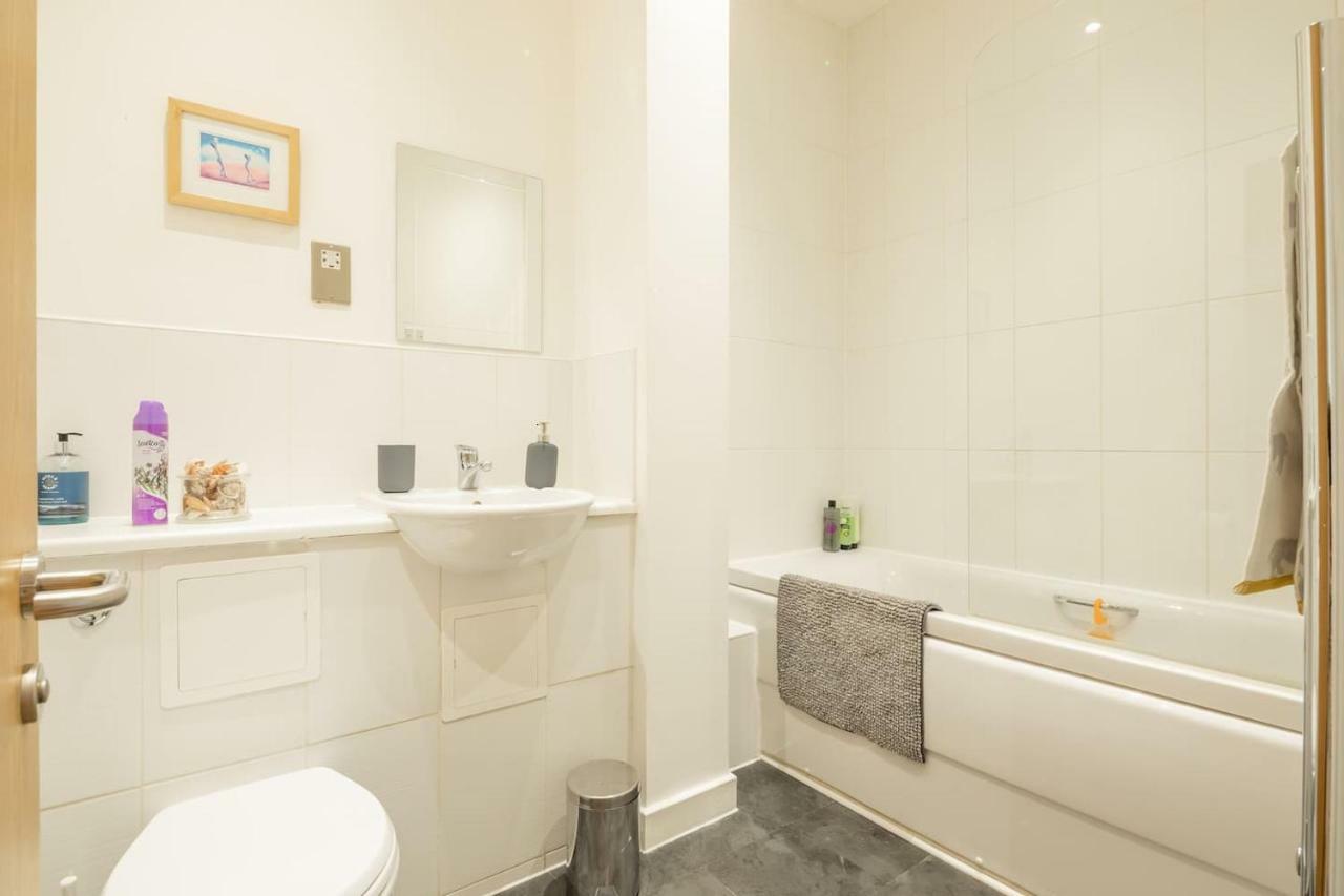 Central Bedford: Two Bedrooms, Breakfast Basket Εξωτερικό φωτογραφία
